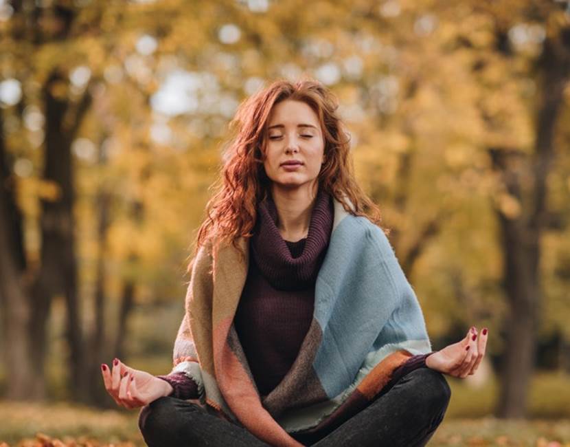 jolie rousse zen nature