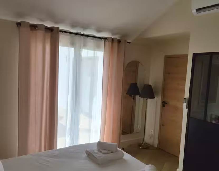 Chambre lumineuse – location vacances Plouarzel – bord de mer