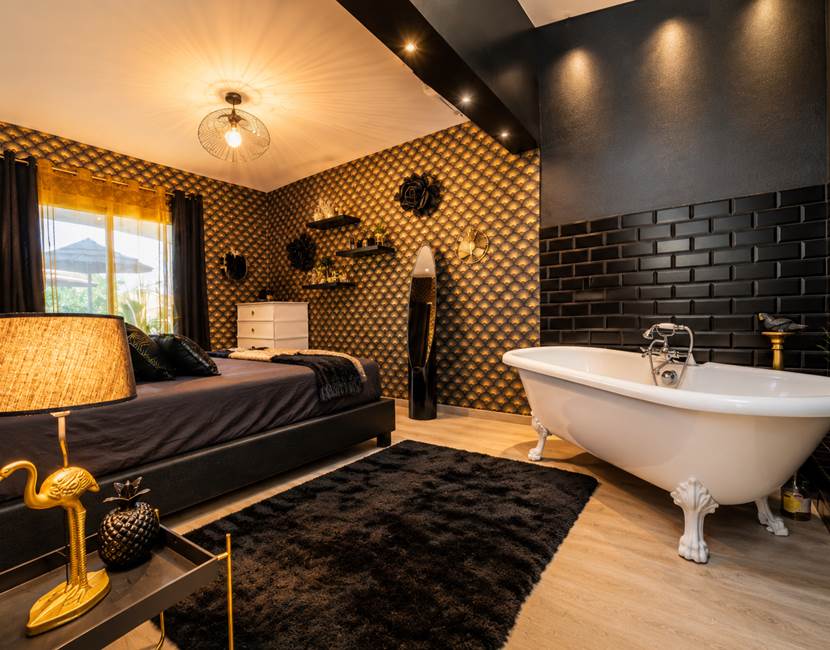 Chambre élégante avec un accès direct sur la piscine