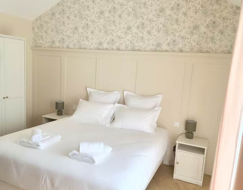 Chambre double avec linge fourni – location vacances Plouarzel