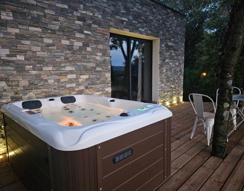 alombredelacheneraie_spa_nuit_grand_pic_saint_loup_tourisme_gite_les_vignes