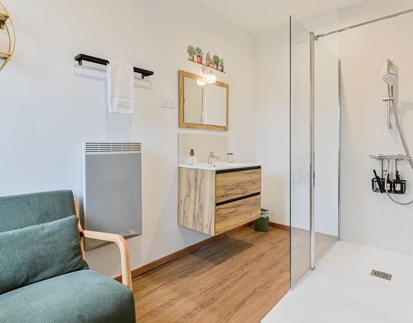 Salle de bain : moderne et spacieuse