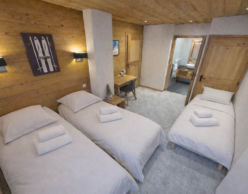 2ème chambre : 3ème couchage dans un fauteuil convertible (pour un enfant ou adolescent)