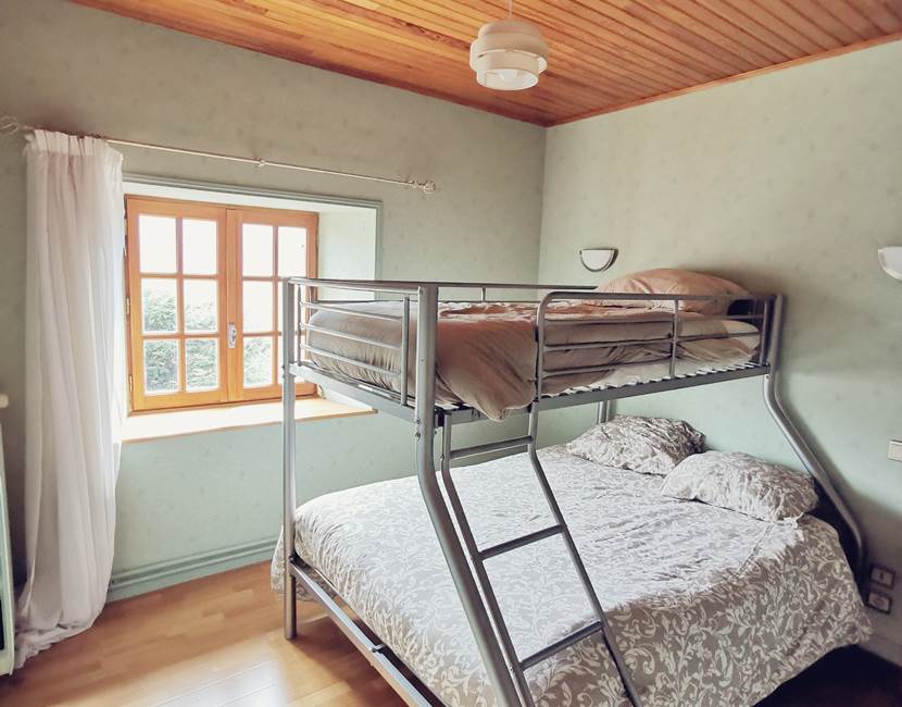 Chambre 5 : un lit double
