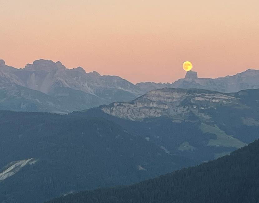 Lever de lune sur la Pierra Menta