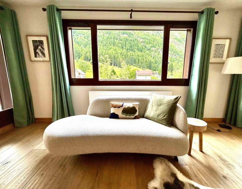 Grand séjour avec vue dégagée sur les montagnes