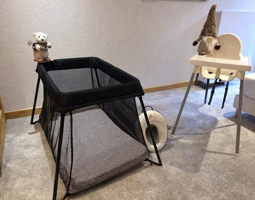 Lit bébé et chaise haute gratuitement sur demande
