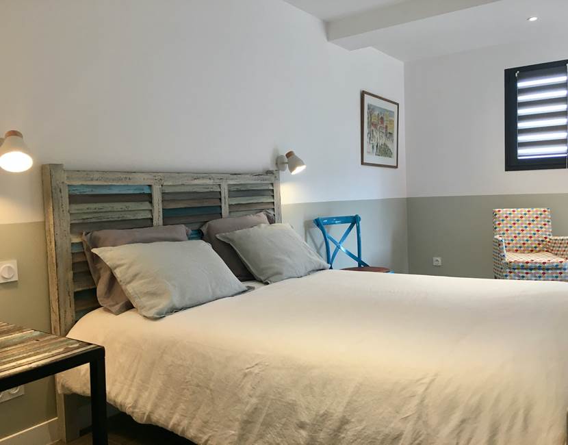 Lit queen size pour 2 personnes