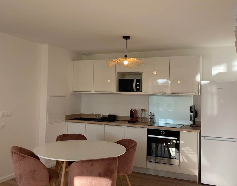 appartement-cambo-les-bains-cuisine-location-curistes.jpg