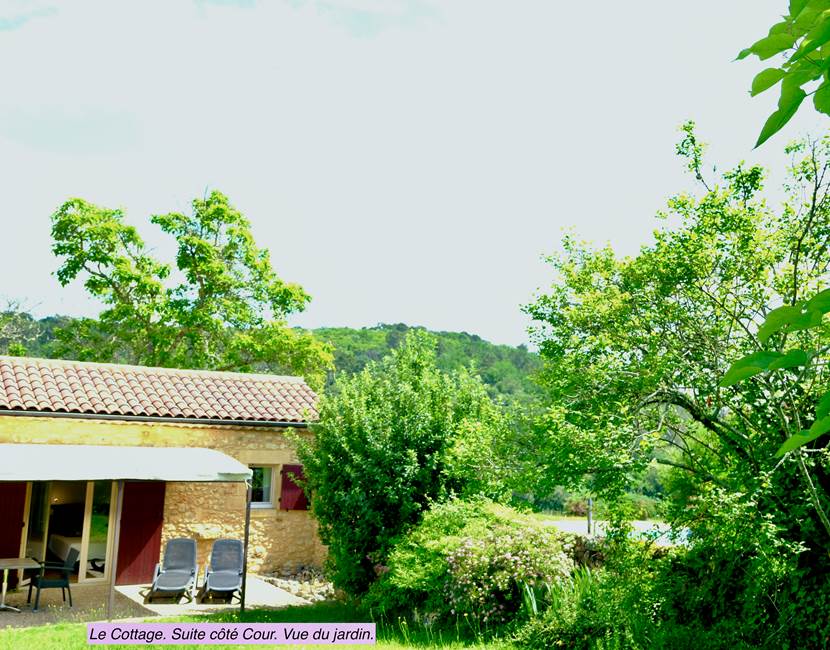 DOMAINE DU CHAMP DE L'HOSTE - chambres d'hôtes à Larzac 24170 - Dordogne - location suite côté cour - location maison de vacances - suite de charme -