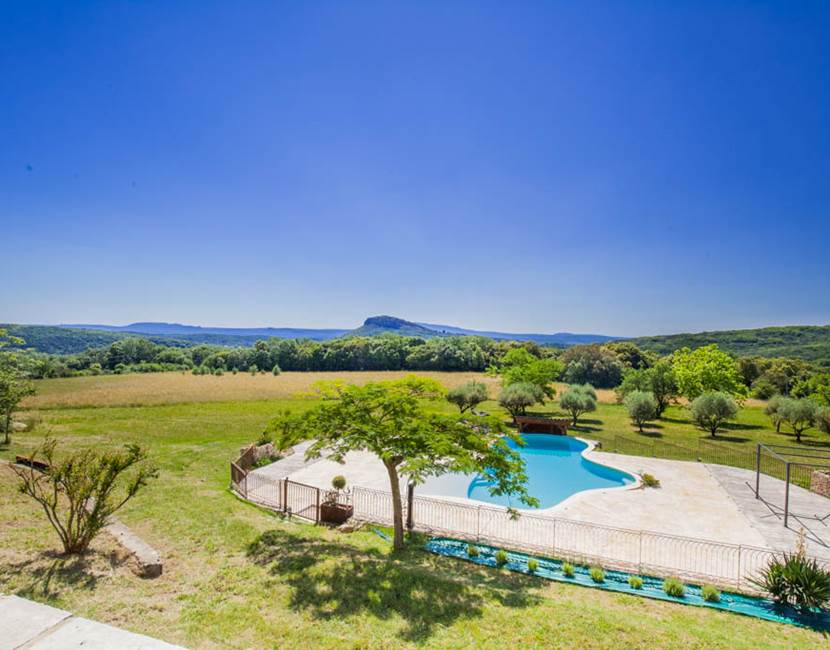 mas - piscine - vu montagnes - cennes