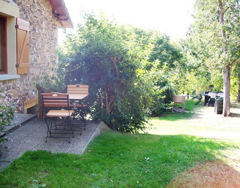 Pourquoi pas un petit café ? Juste devant la porte !