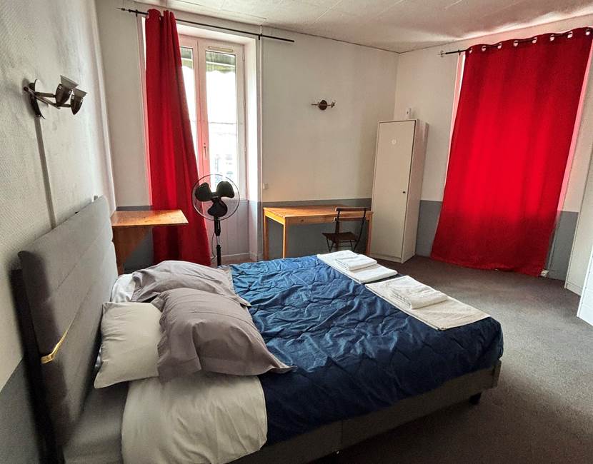 chambre duo, double, spacieuse, confort, vue sur la ville