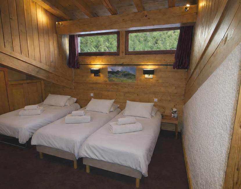 2ème chambre : 3ème couchage dans un fauteuil convertible (pour un enfant ou adolescent)