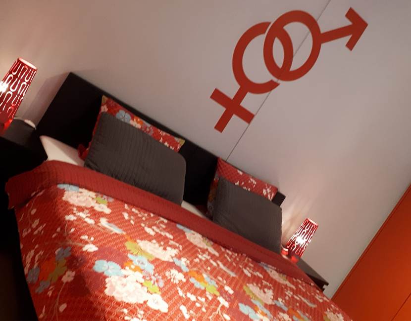 Chambre 1: Un lit double ou 2 lits simples + 1 lit bb.