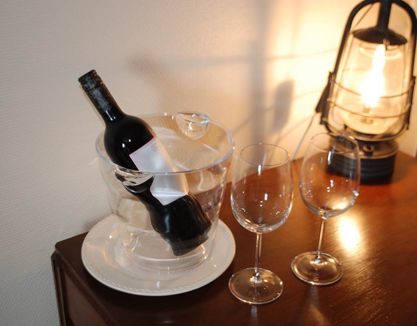 chambre L'R de Rien suggestion de vin Le Ranch des Lacs