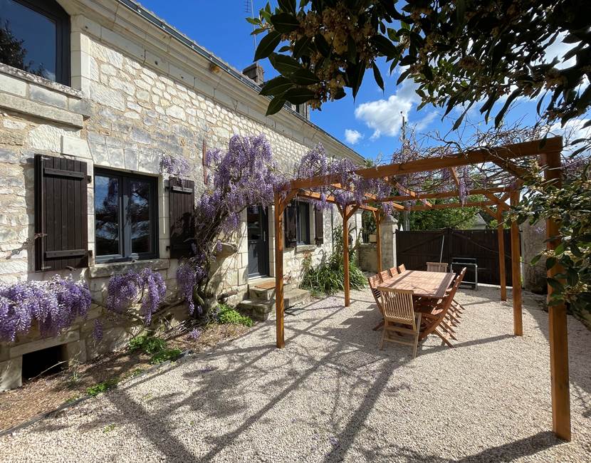 La Terrasse, sa Glycine et son Barbecue