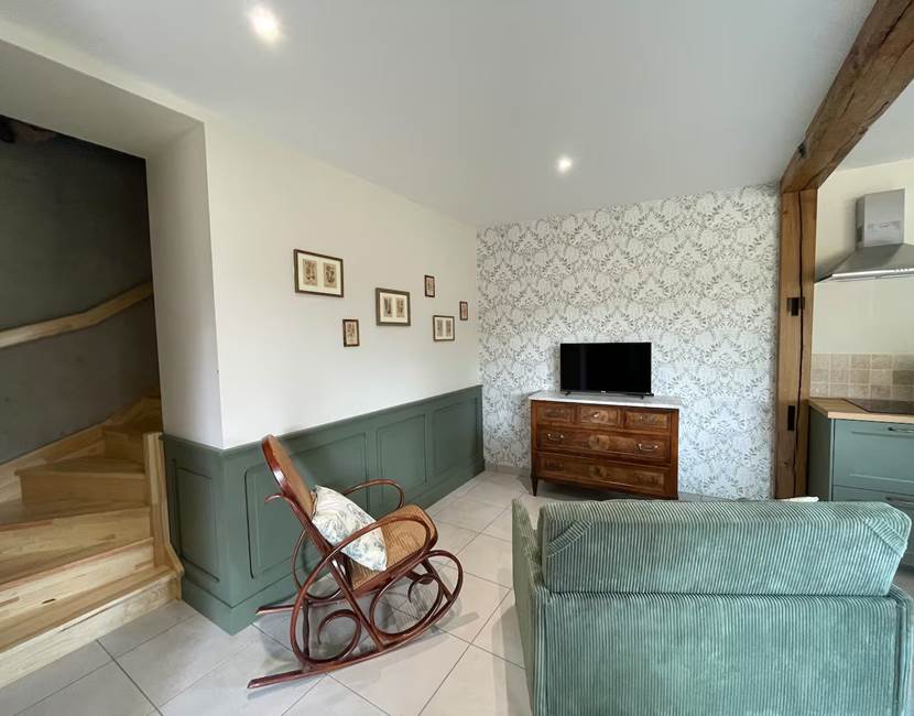 Petit coin salon cosy avec un canapé 