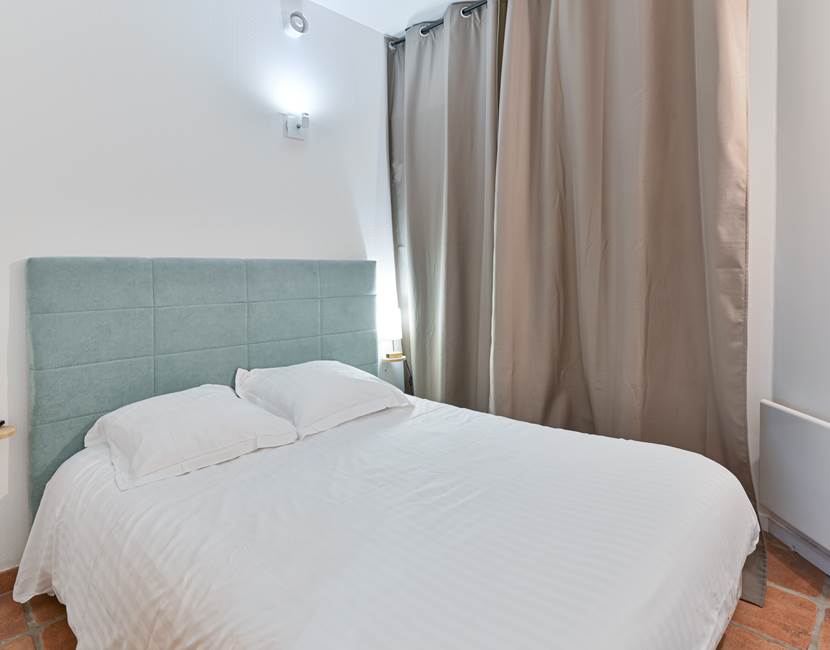 chambre avec lit 2 personnes