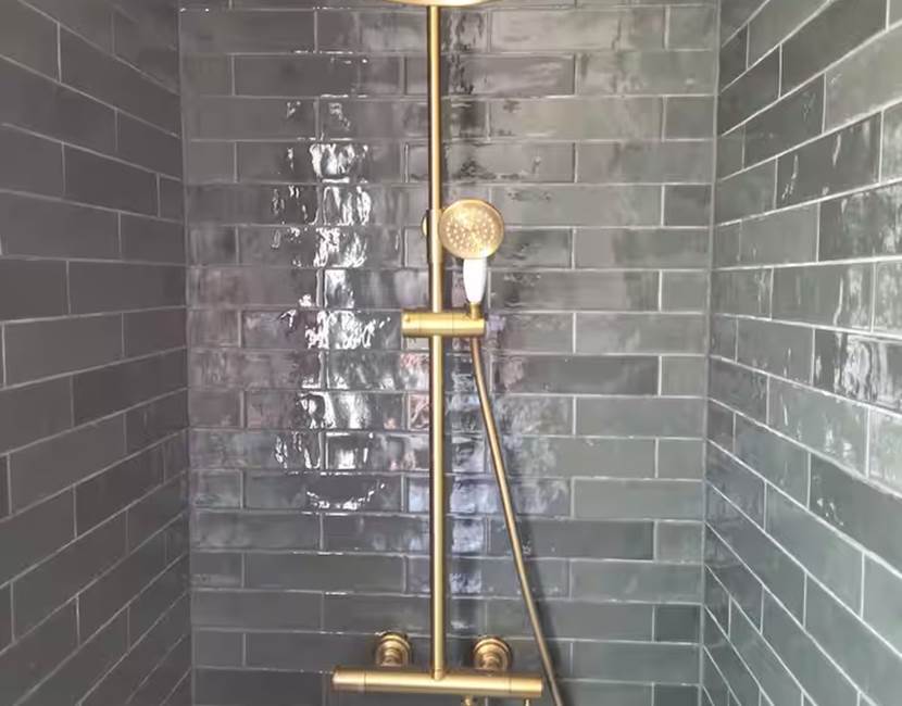 Salle de bains moderneDouche à l’italienne – salle d’eau moderne