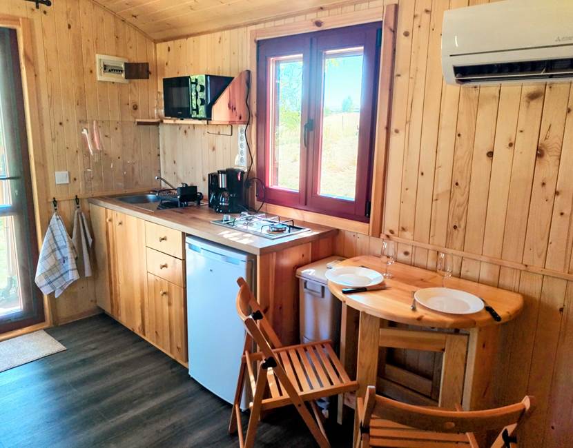 table pouvant être dépliée pour 4 personnes