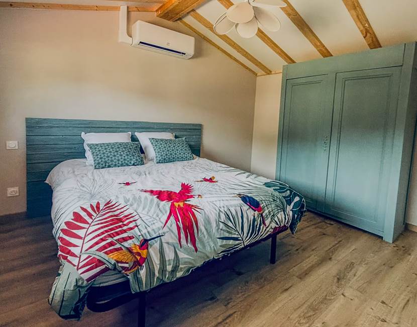 Grande chambre avec lit queen size 160x200cm