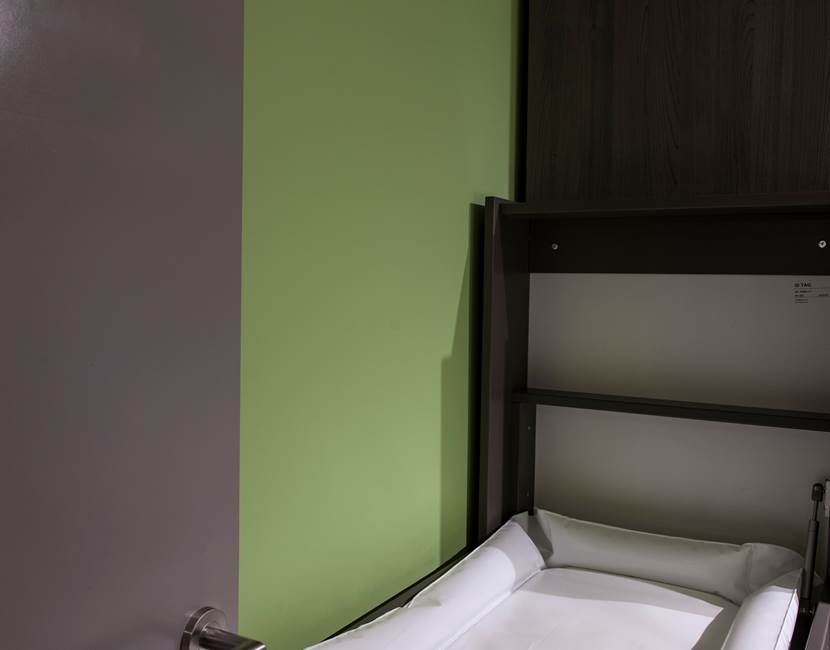 Chambre 1: Chambre familiale, planche à pour bb.
