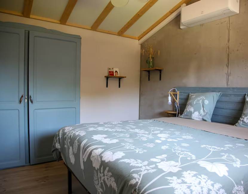 Grande chambre avec lit queen size 160x200cm