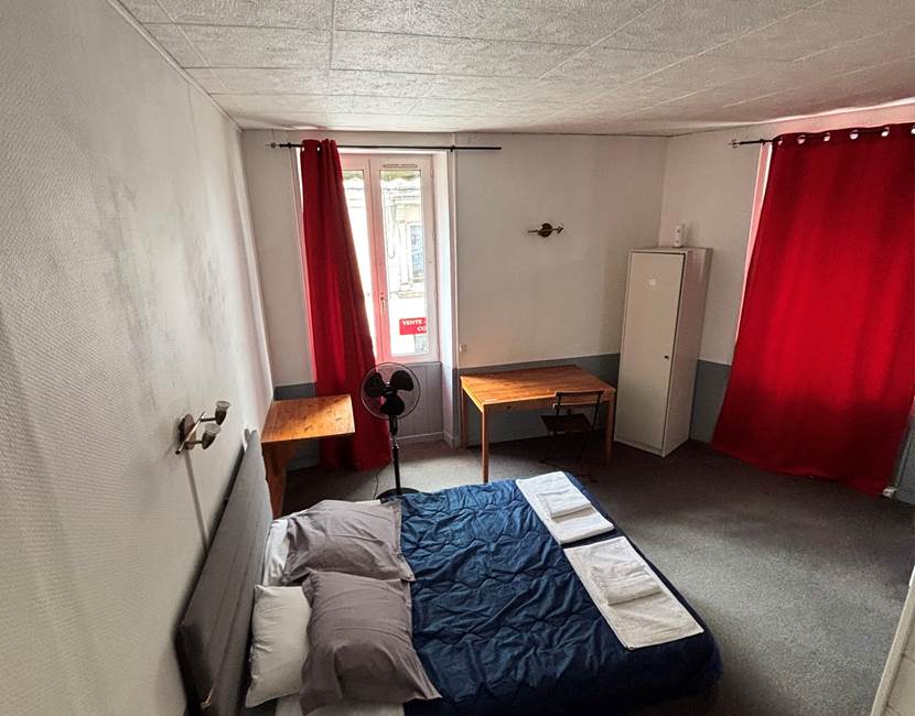 chambre duo, double, spacieuse, confort, vue sur la ville