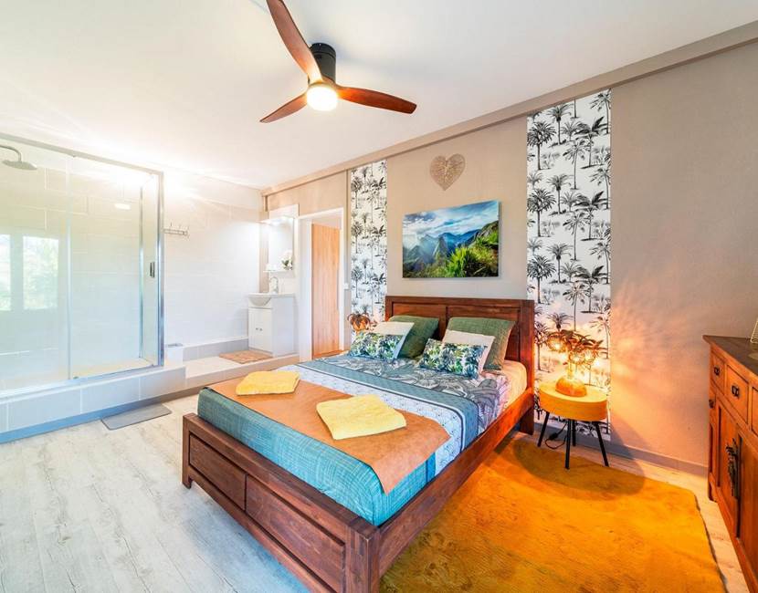 Chambre Bourbon avec un accès direct sur la piscine