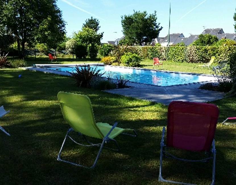 piscine extérieure chauffée aux logis de Kerdrien