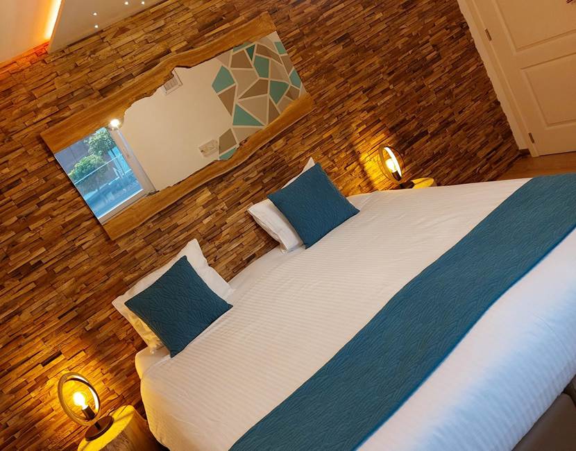 Chambre 1: Un lit double ou 2 lits simples + 1 lit bb.