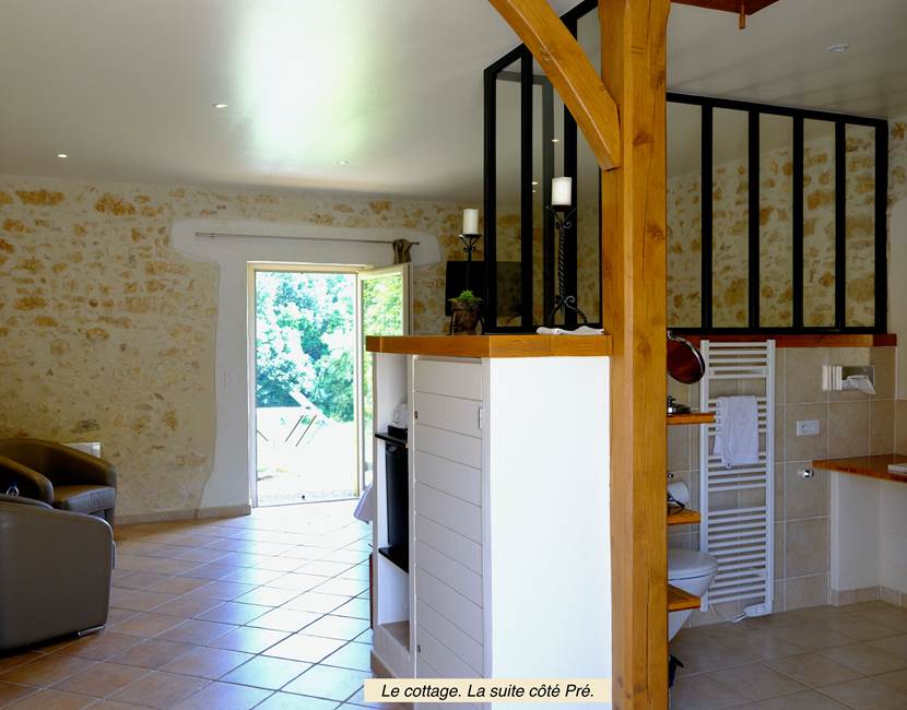 DOMAINE DU CHAMP DE L'HOSTE - chambres d'hôtes à Larzac 24170 - Dordogne - location suite côté pré - location maison de vacances - suite de charme -