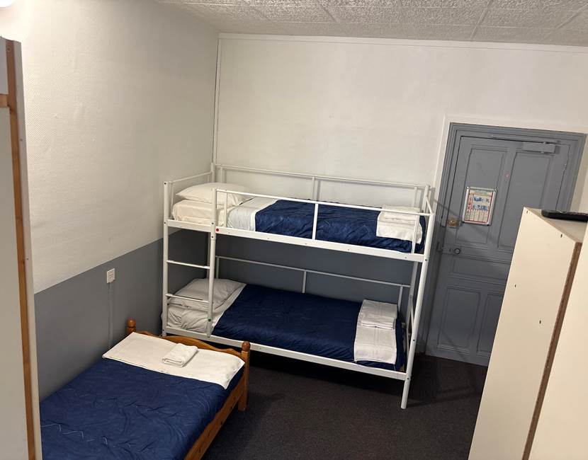 Chambre familial, triple,  spacieuse,  vue sur la ville, confort