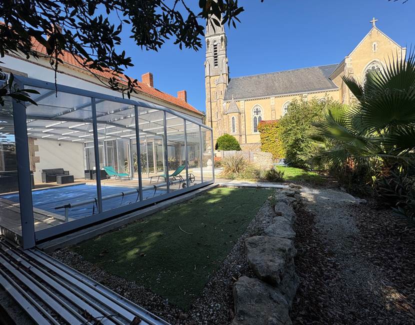 piscine-couverte-gite-le-lijaly-détente-spa