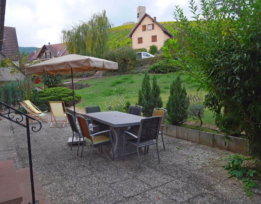 terrasse et jardin commun /  shared terrace and garden
