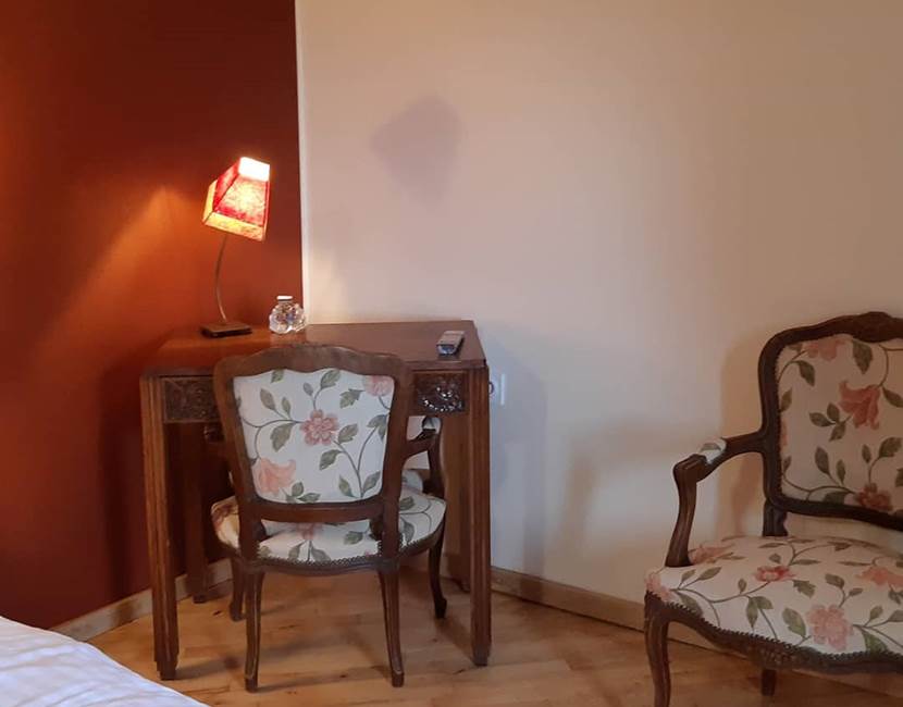 chambre l'R de Rien, rénovation juin 2021, espace bureau-salon - rénovation juin 2021