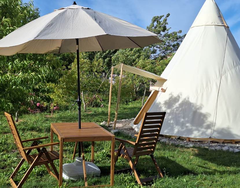 Tipis 10