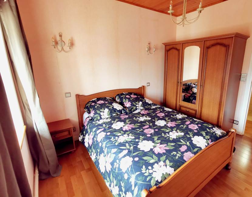 Chambre 4 : un lit double