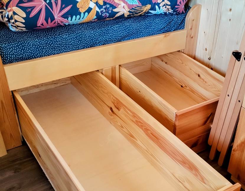 grands tiroirs de rangement sous le lit