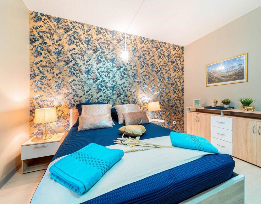 Chambre  avec un accès direct sur la piscine