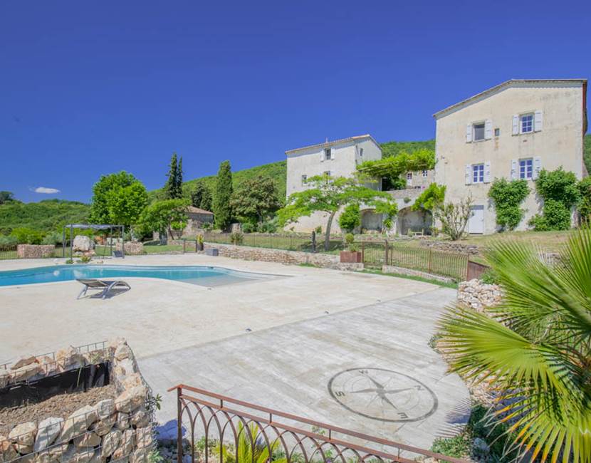 mas - piscine - terrasse - plage - jacuzzi - bar - gard - cevennes