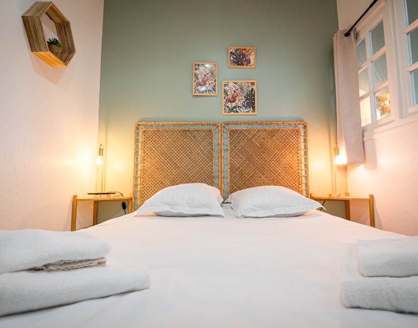 chambre confortable avec grand lit 160