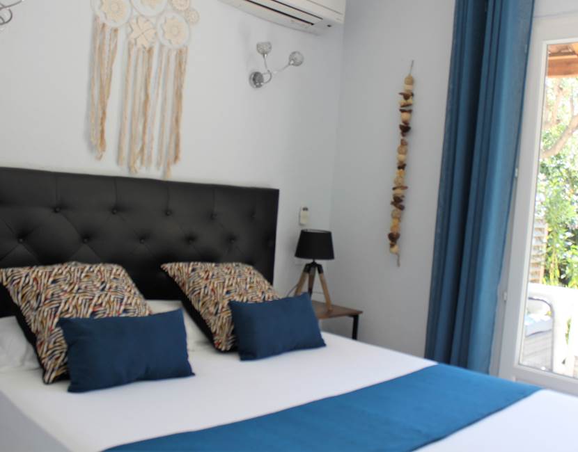 Chambre vue jardin appartement Saleccia
