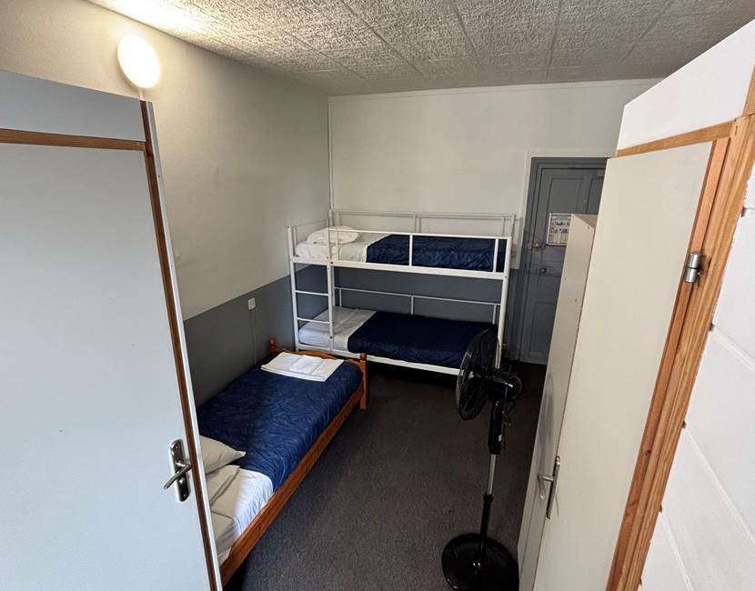 Chambre familial, triple,  spacieuse,  vue sur la ville, confort