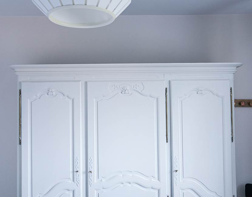 armoire / wardrobe
