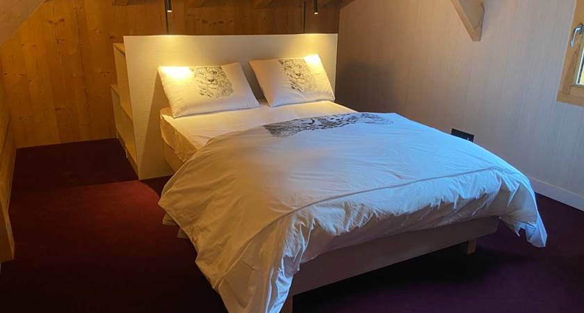 Chambre-entie`re-avec-draps-Sommand-Les-Carroz-de-Mary-2