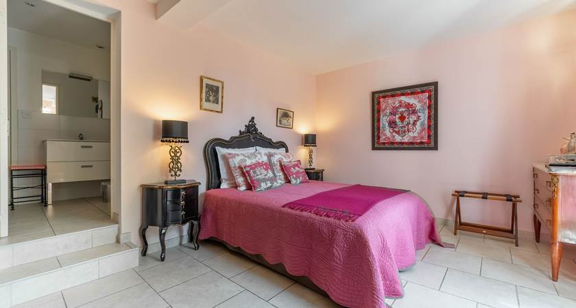 Mas-de-Martinet-chambre-Arles