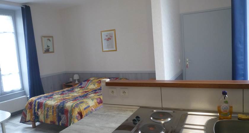 Chambre meublée N° 8