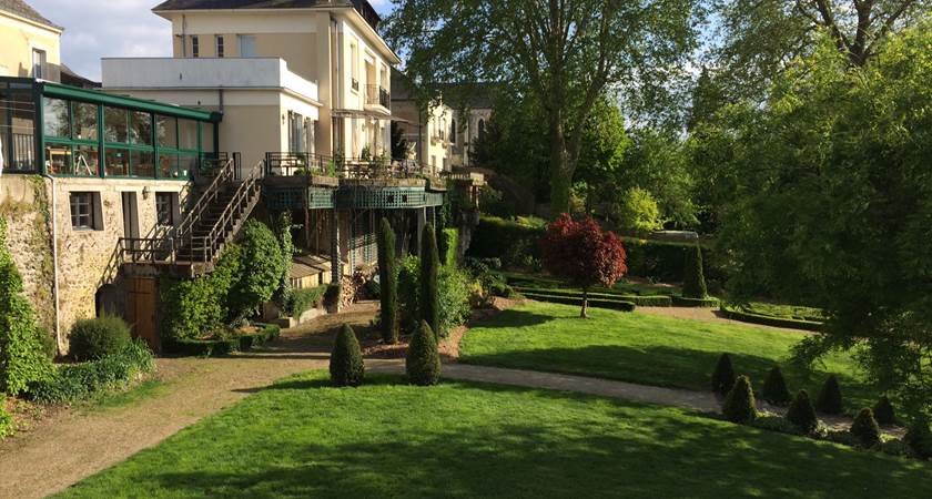 Location saisonnière-Maine et Loire-grande maison-villa-grand jardin